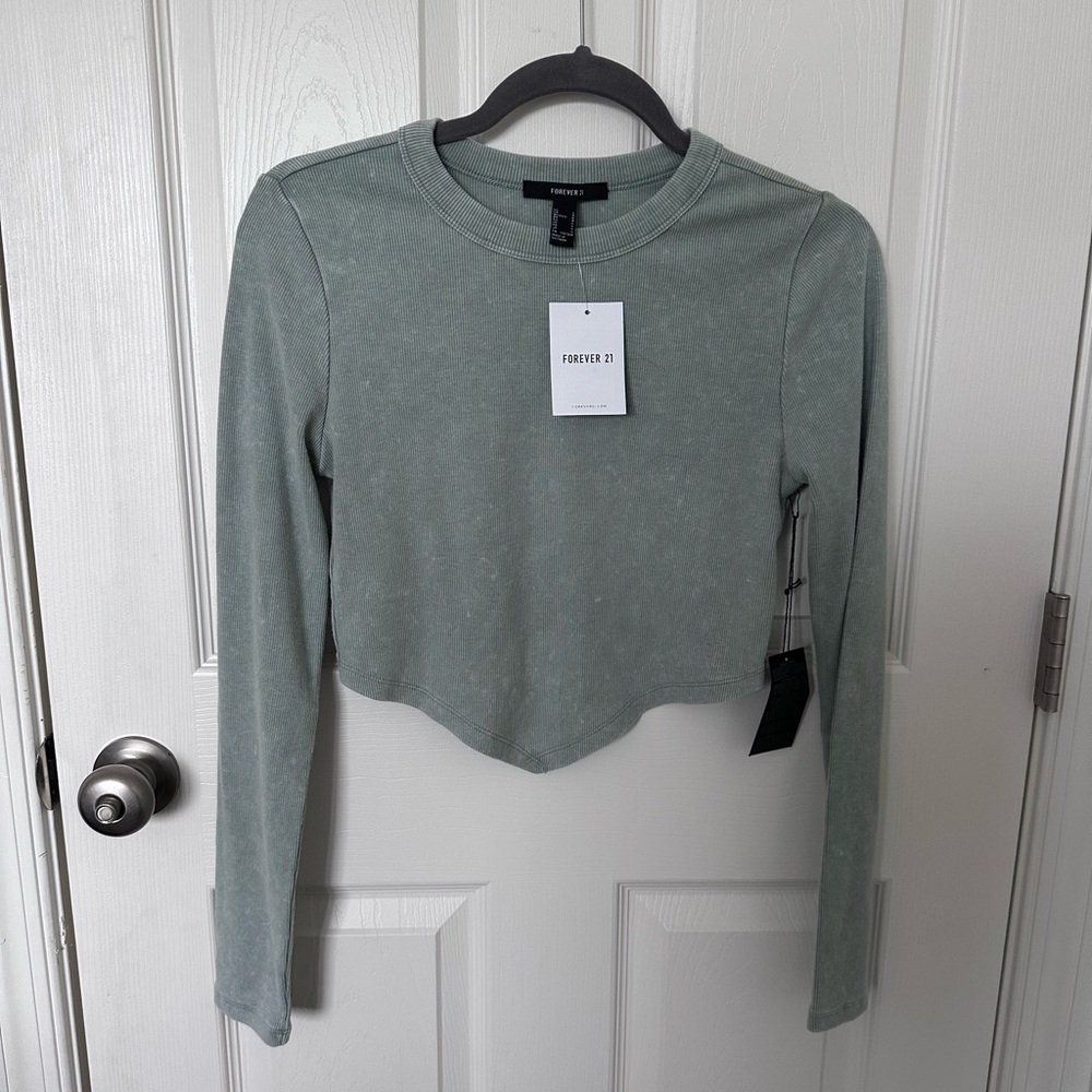 Forever 21 NWT Sage Green Cropped Long Sleeve Top
